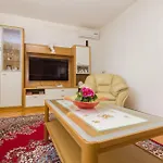 House With A Parking Space - 12654 Holiday home *
