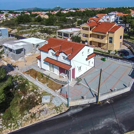 House With A Parking Space - 12654 Holiday home