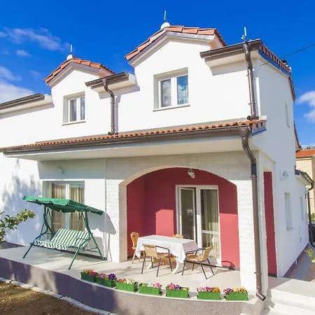 House With A Parking Space - 12654 Holiday home *