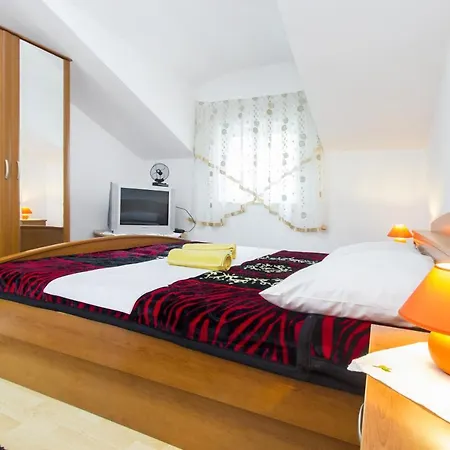 House With A Parking Space - 12654 Holiday home *