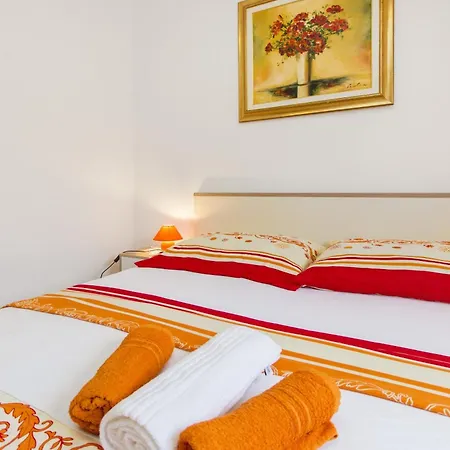 Dom wakacyjny House With A Parking Space - 12654 Vodice