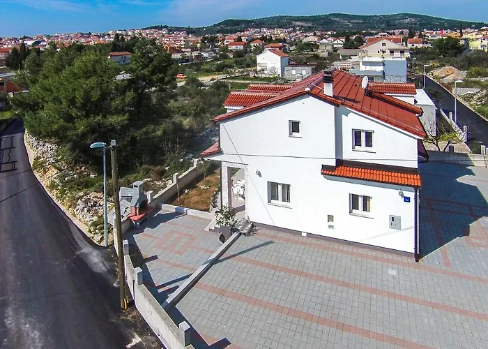 House With A Parking Space - 12654